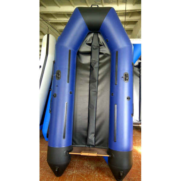 Надувная лодка Вятской лодочной компании КПК330 в Благовещенске